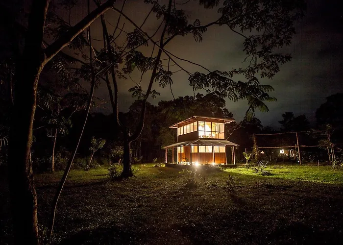 Lodge Kuporo Quince Mil