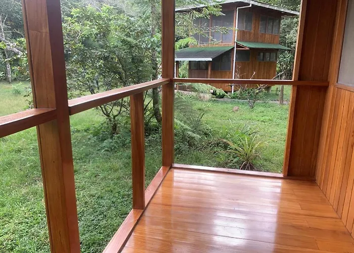 Lodge Kuporo Quince Mil