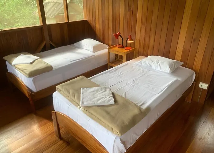 Lodge Kuporo Quince Mil